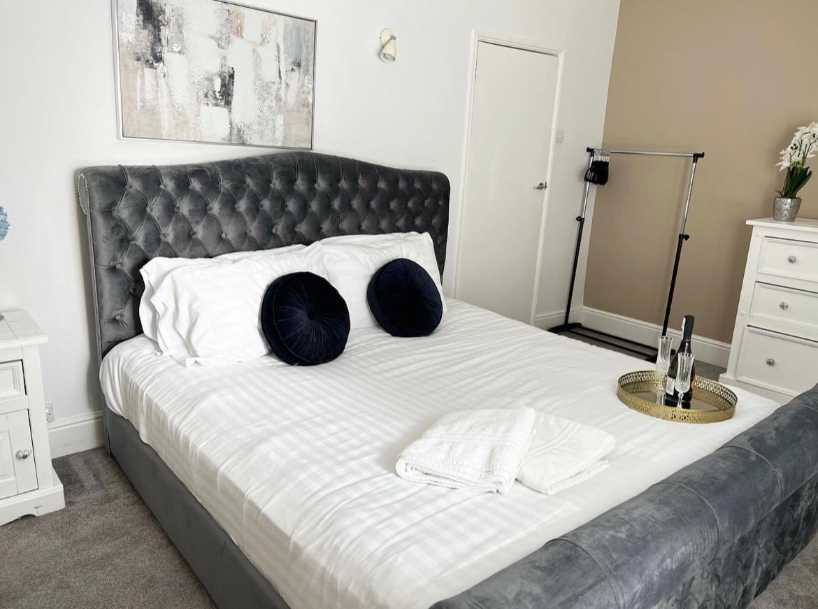 Modern 3 Bed, Heart Of Ashley Cross, 5 Mins To Sandbanks Poole Eksteriør billede