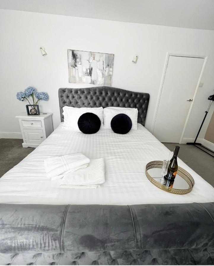Modern 3 Bed, Heart Of Ashley Cross, 5 Mins To Sandbanks Poole Eksteriør billede
