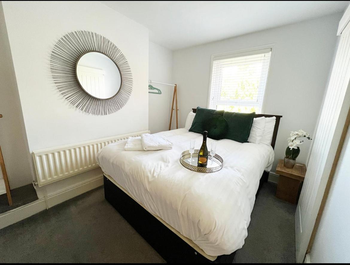 Modern 3 Bed, Heart Of Ashley Cross, 5 Mins To Sandbanks Poole Eksteriør billede